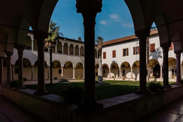 5 Ways to Achieve Seamless Spatial Transition in Architecture